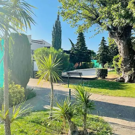 Tennis Village Avec Terrasse Et Piscine